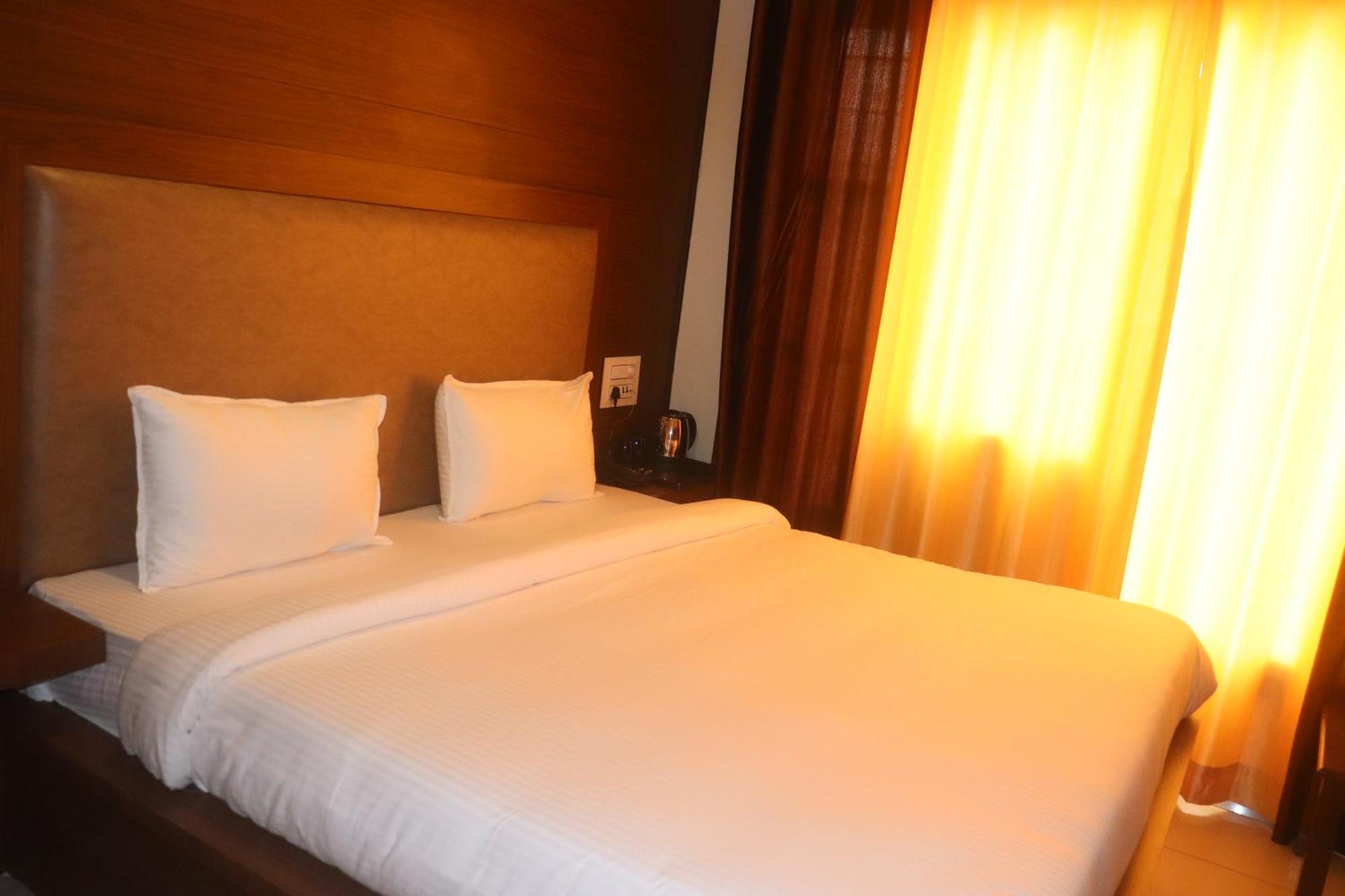 Hotel Park Street Pathānkot Dış mekan fotoğraf